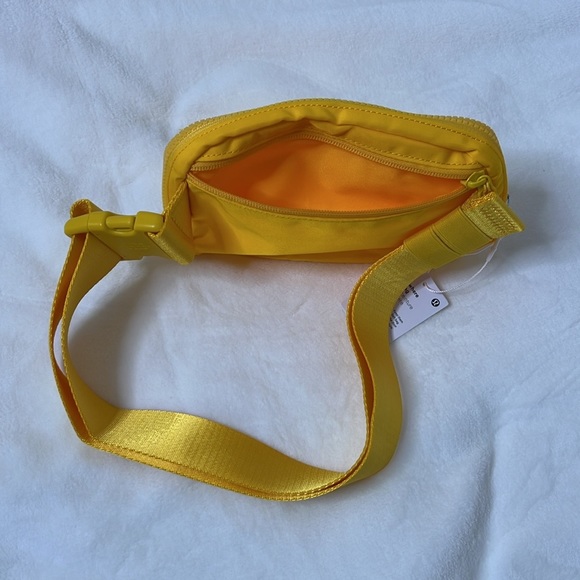 NWT Lululemon Wear everywhere Belt Bag - Picture 3 of 4
